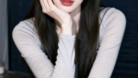 冷白皮网红女生