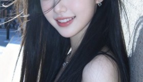 甜美长发女生